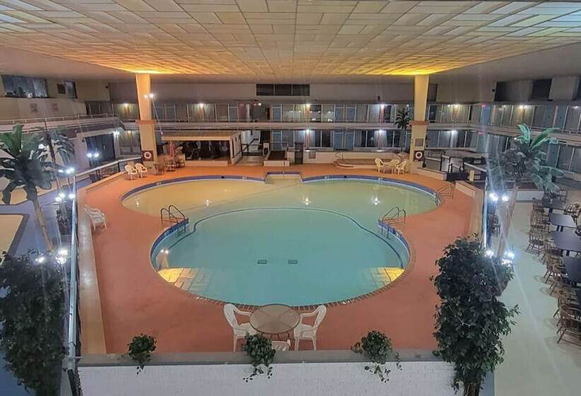 ホテル Baymont By Wyndham Hannibal