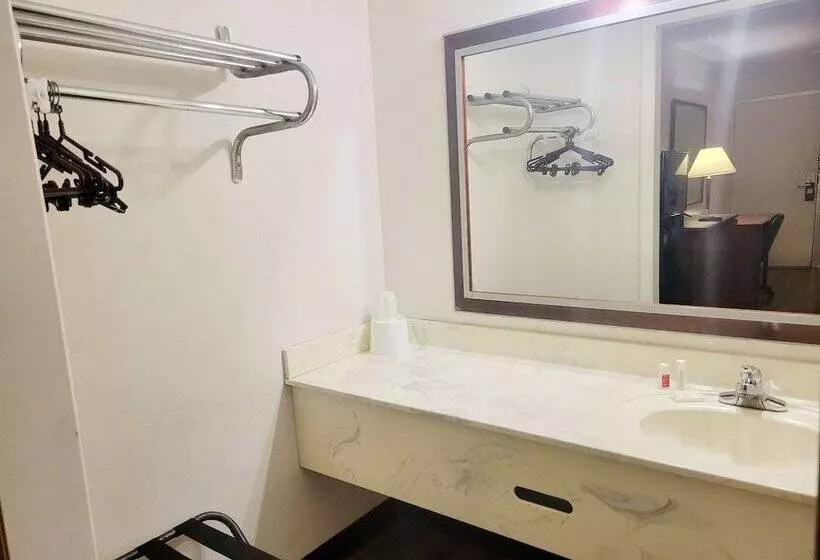 ホテル Baymont By Wyndham Hannibal