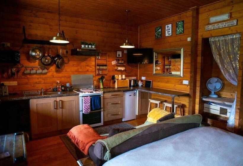 Apple Cabin   Little Log Cabin In Wales