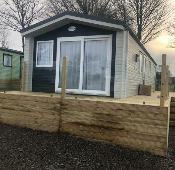 住宿加早餐  Caravan 22 The Beeches Caravan Park, Gilcrux