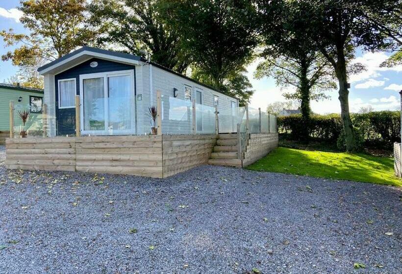 住宿加早餐  Caravan 22 The Beeches Caravan Park, Gilcrux