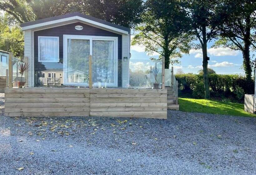 住宿加早餐  Caravan 22 The Beeches Caravan Park, Gilcrux