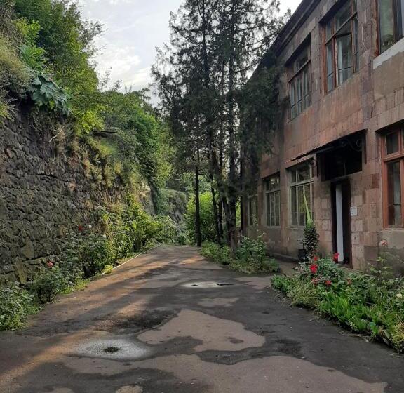 ベッドアンドブレックファースト Lalvar