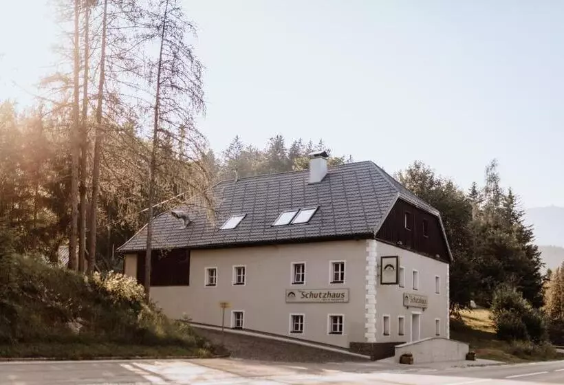 Das Schutzhaus Bed And Breakfast Dein Basislager Im Salzkammergut