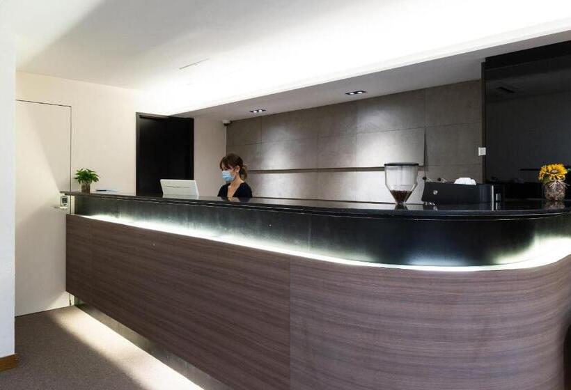 هتل Metacity Living