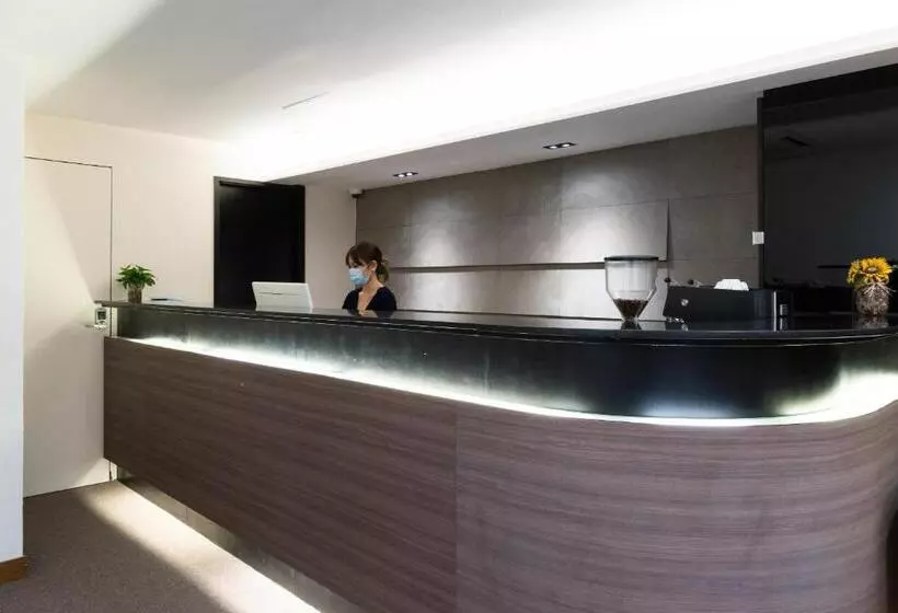 هتل Metacity Living