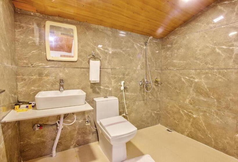 Hotel Paradisethe White House Cafe