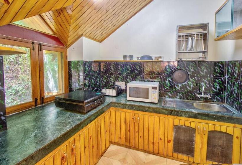 Hotel Paradisethe White House Cafe