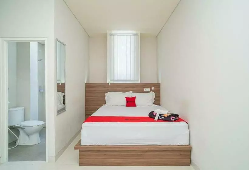Hotelli Reddoorz Plus @ Jalan Pemuda Timur Bojonegoro