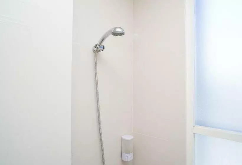 Hotelli Reddoorz Plus @ Jalan Pemuda Timur Bojonegoro