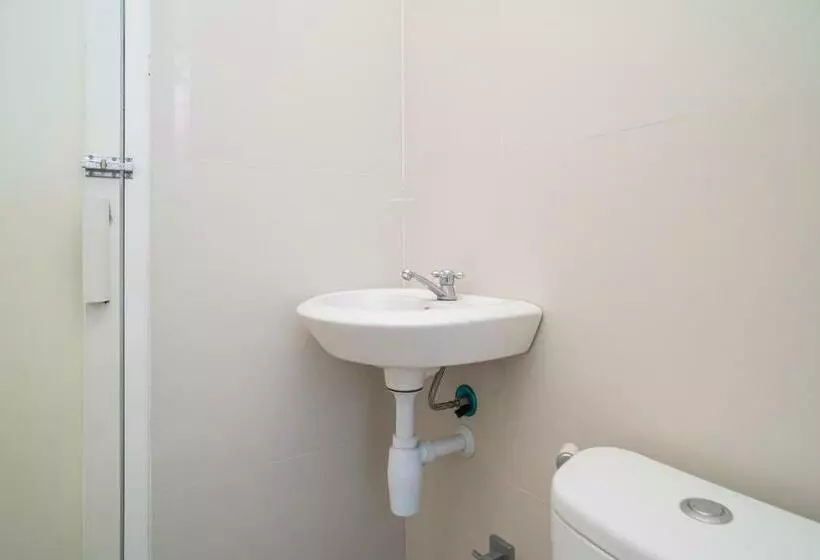 Hotelli Reddoorz Plus @ Jalan Pemuda Timur Bojonegoro