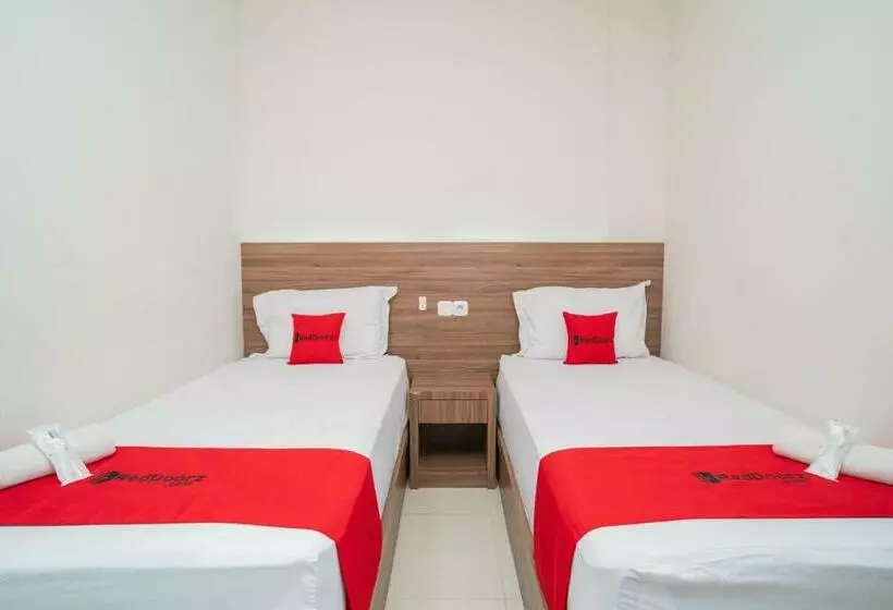 Hotelli Reddoorz Plus @ Jalan Pemuda Timur Bojonegoro