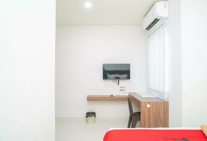 Hotelli Reddoorz Plus @ Jalan Pemuda Timur Bojonegoro
