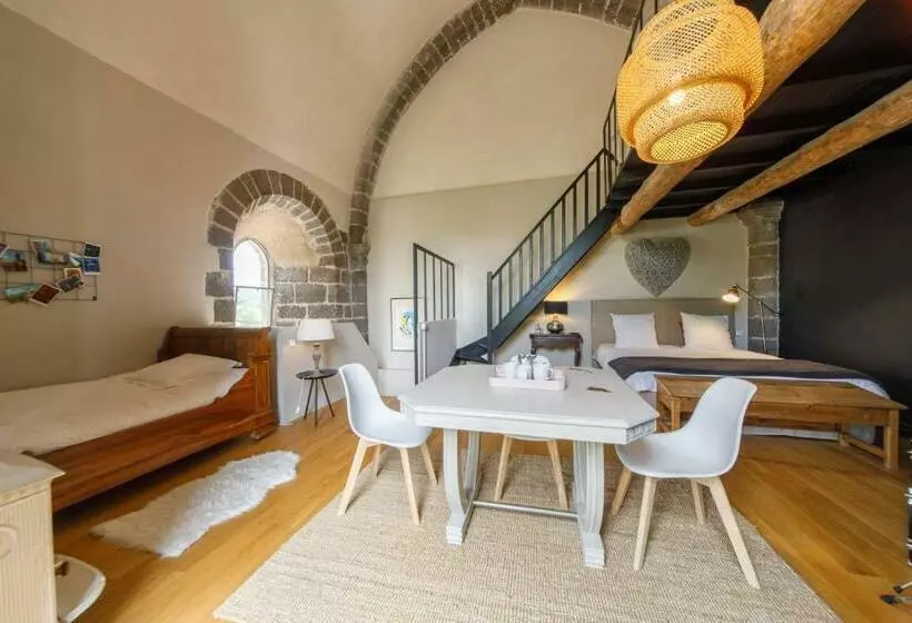 Aamiaismajoitus (B&B) Chambres Et Maisons D Hôtes Du Prieuré De La Bajasse   Le 1150