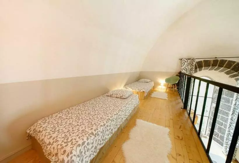 Aamiaismajoitus (B&B) Chambres Et Maisons D Hôtes Du Prieuré De La Bajasse   Le 1150