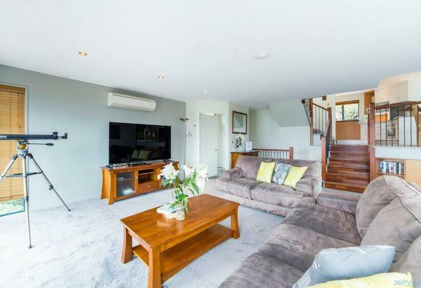 Belfast Retreat   Views And Spa Pool