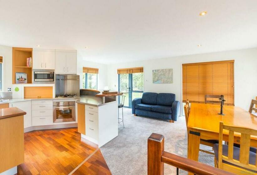 Belfast Retreat   Views And Spa Pool