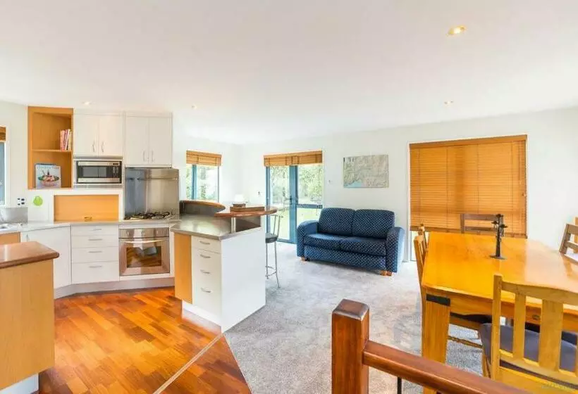 Belfast Retreat   Views And Spa Pool