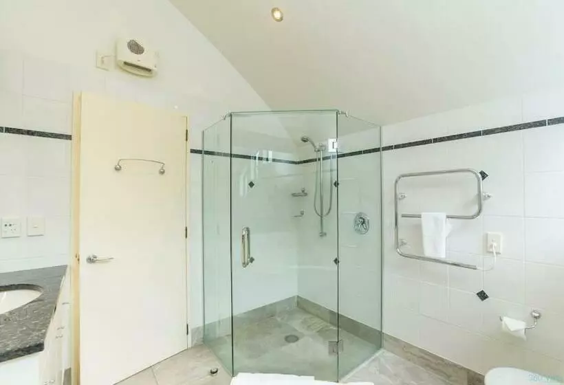 Belfast Retreat   Views And Spa Pool