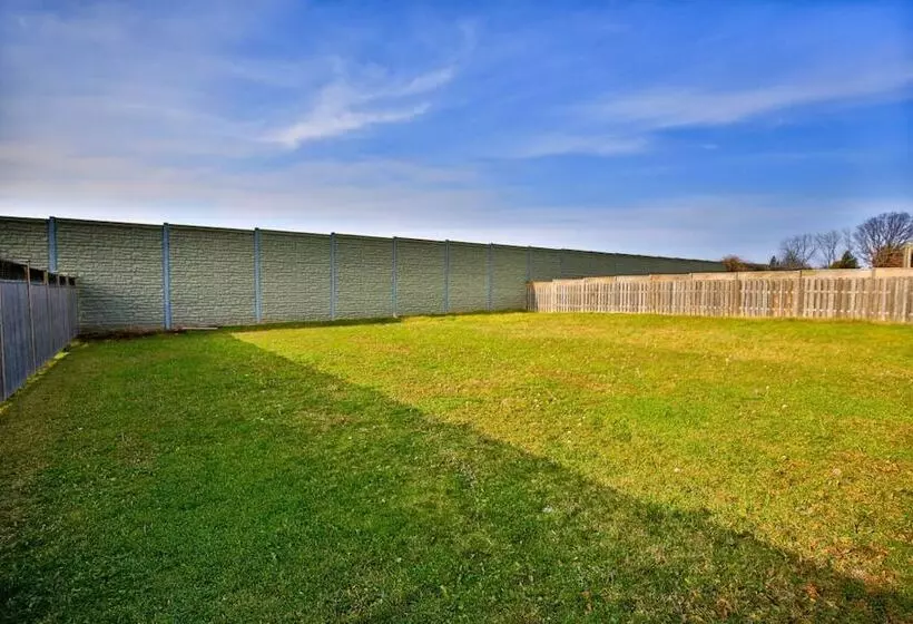 Beautiful Fallsview Home