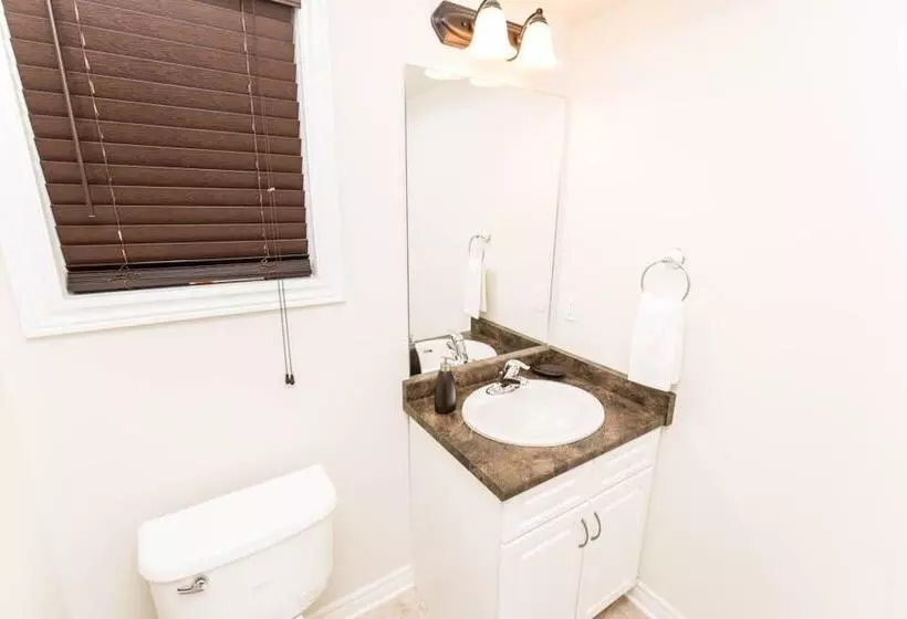 Beautiful Fallsview Home