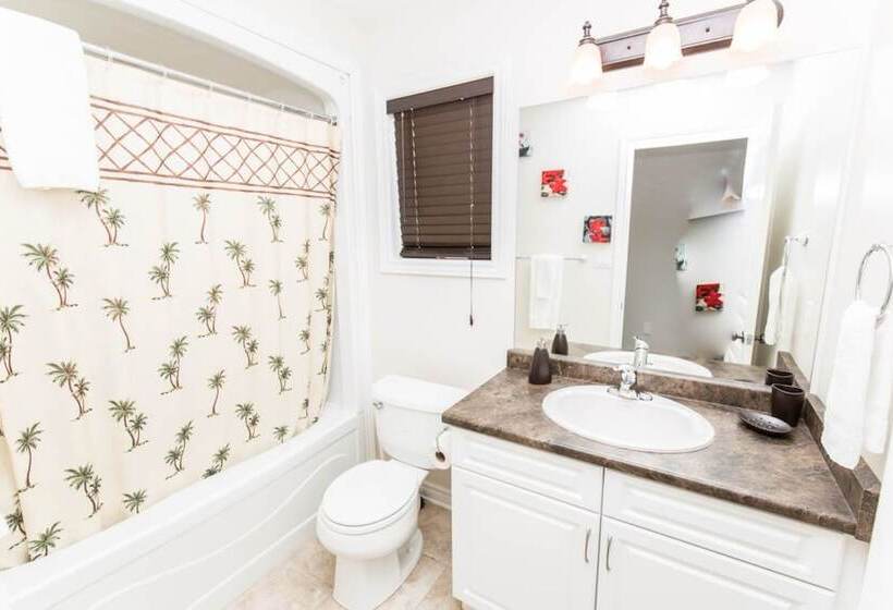 Beautiful Fallsview Home