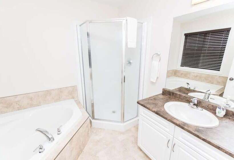 Beautiful Fallsview Home