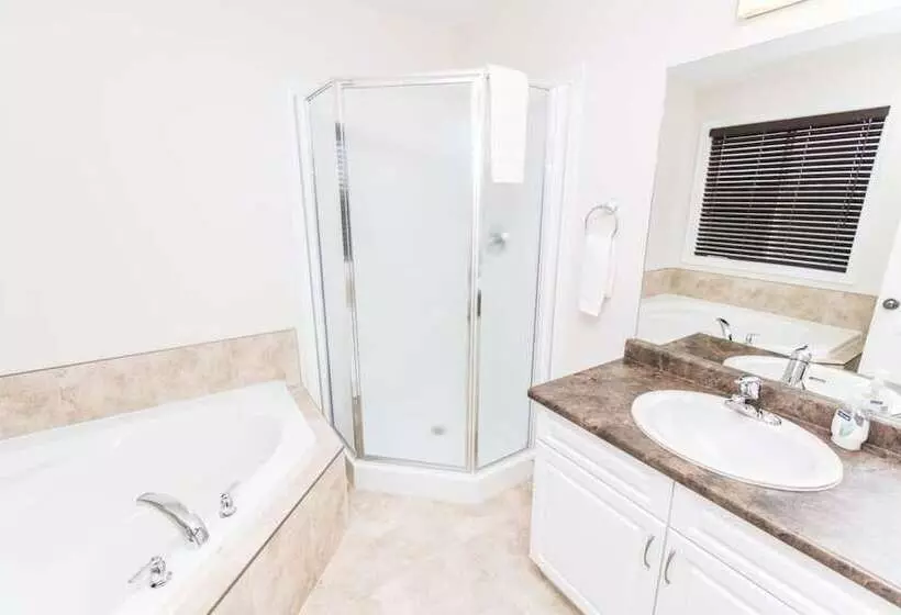 Beautiful Fallsview Home