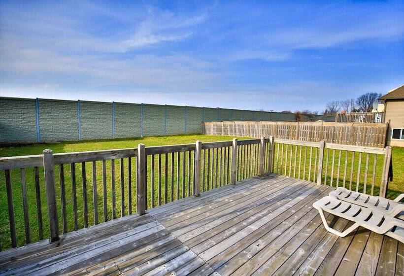 Beautiful Fallsview Home