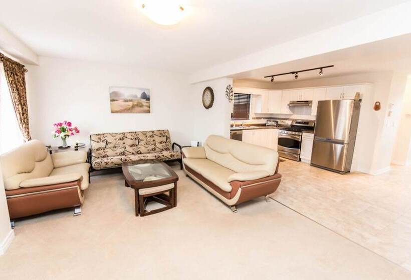 Beautiful Fallsview Home