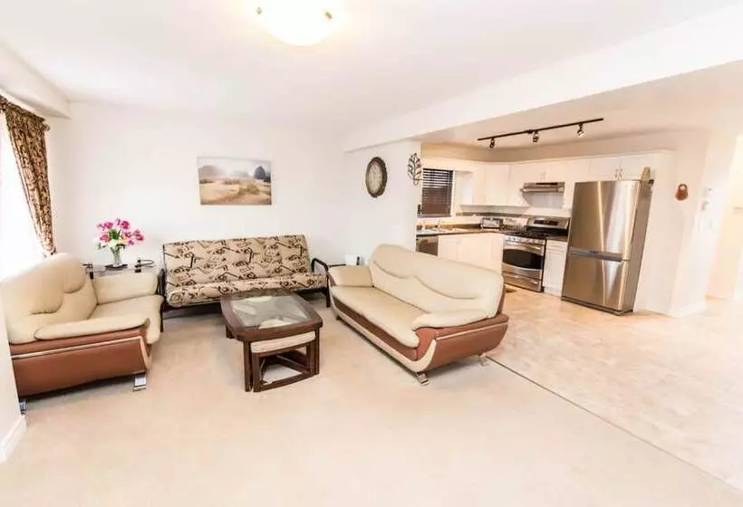 Beautiful Fallsview Home