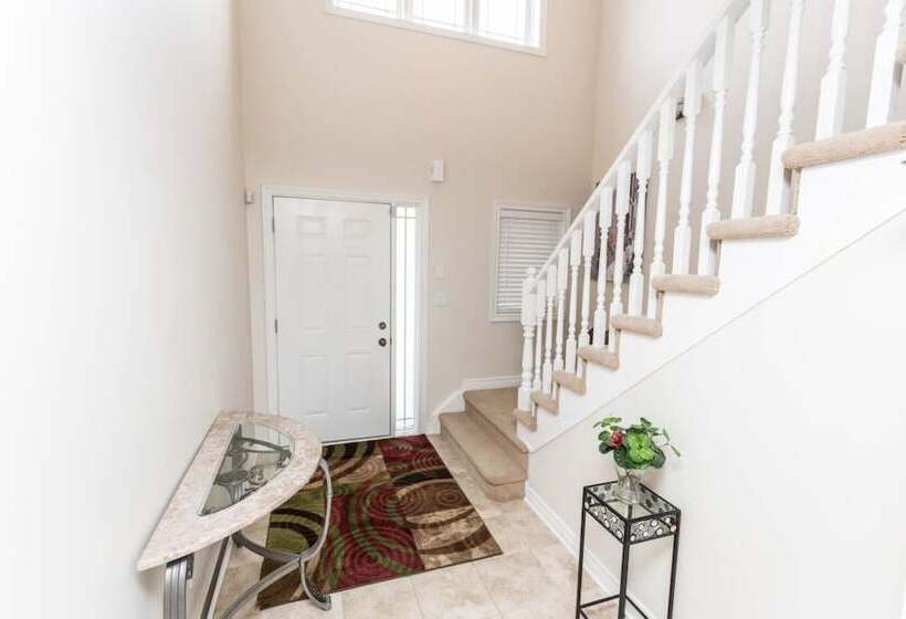 Beautiful Fallsview Home