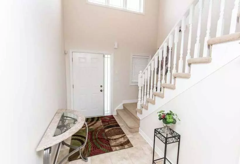 Beautiful Fallsview Home