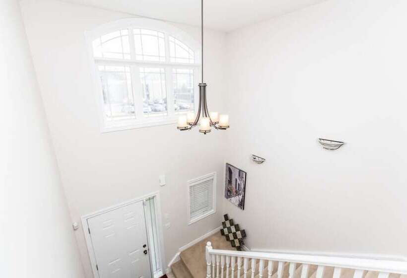 Beautiful Fallsview Home