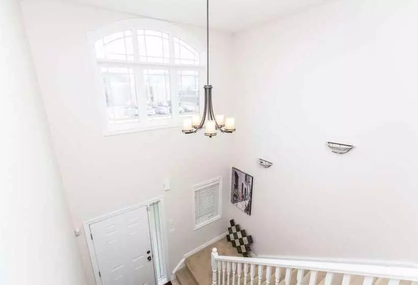 Beautiful Fallsview Home