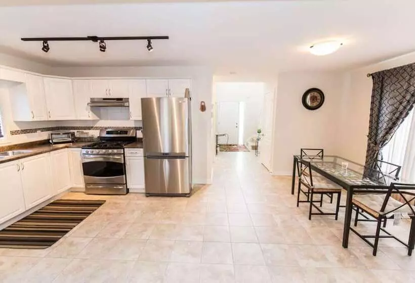 Beautiful Fallsview Home