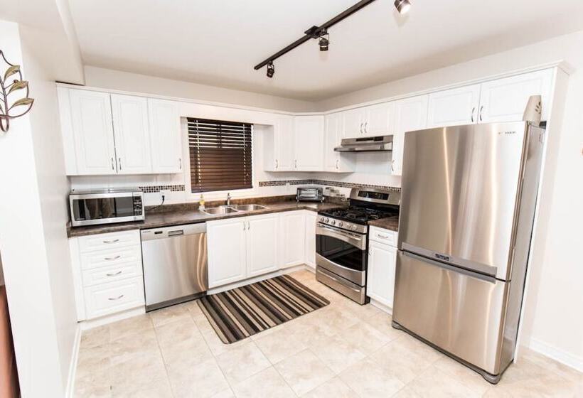 Beautiful Fallsview Home