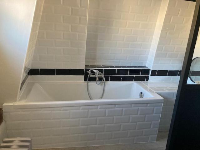 مبيت وإفطار Hôtel Du Marquis De Broc