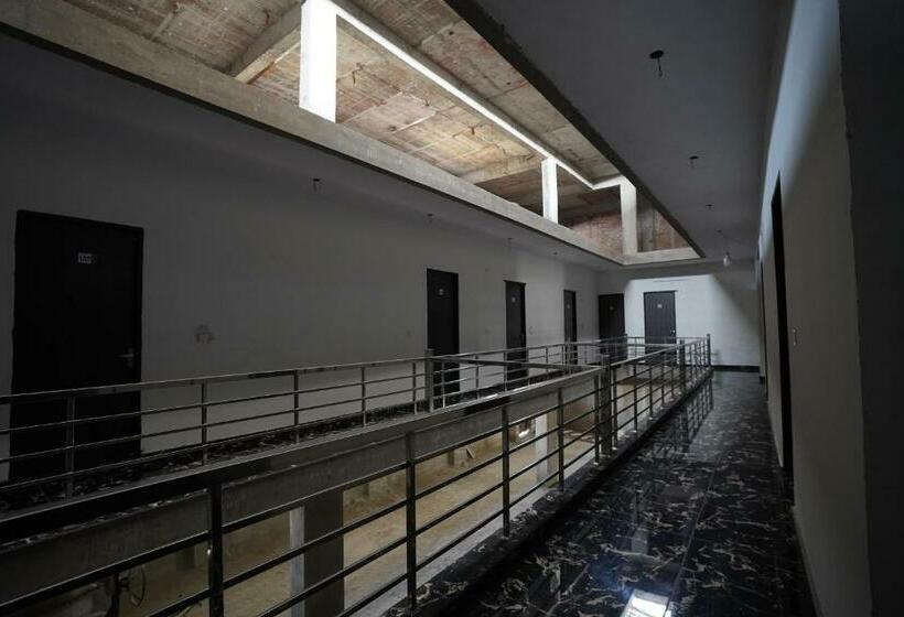 Hotel J R Place & Restaurant By Wb Inn