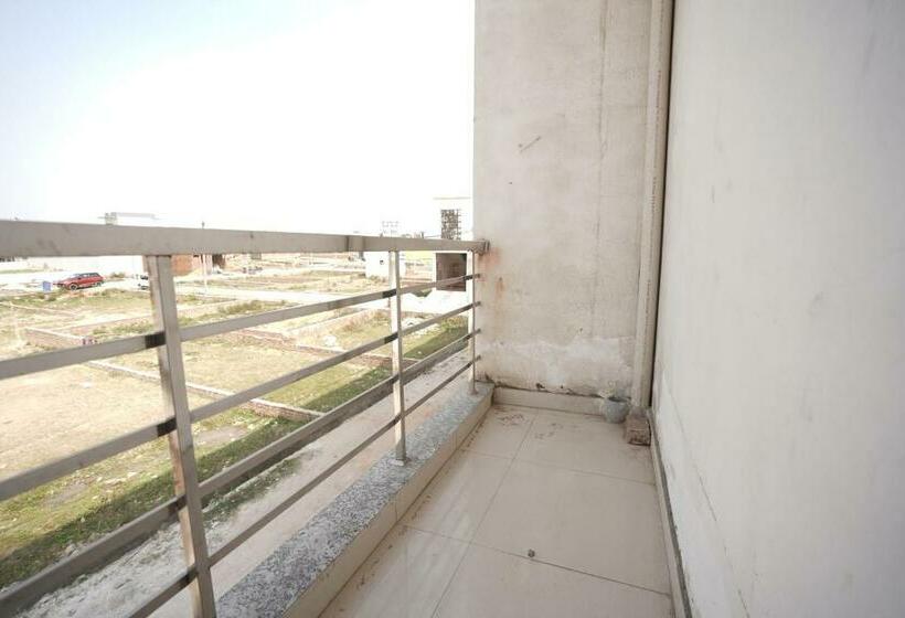 Hotel J R Place & Restaurant By Wb Inn