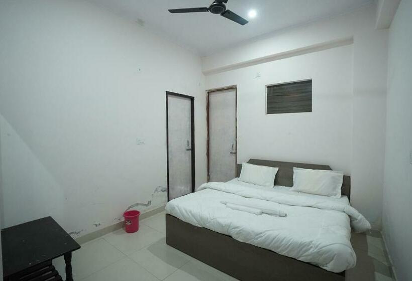 Hotel J R Place & Restaurant By Wb Inn