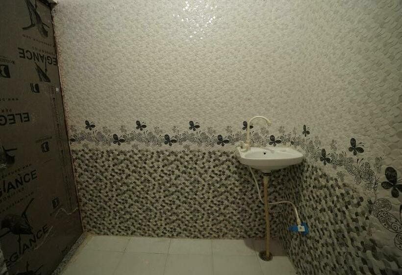 Hotel J R Place & Restaurant By Wb Inn