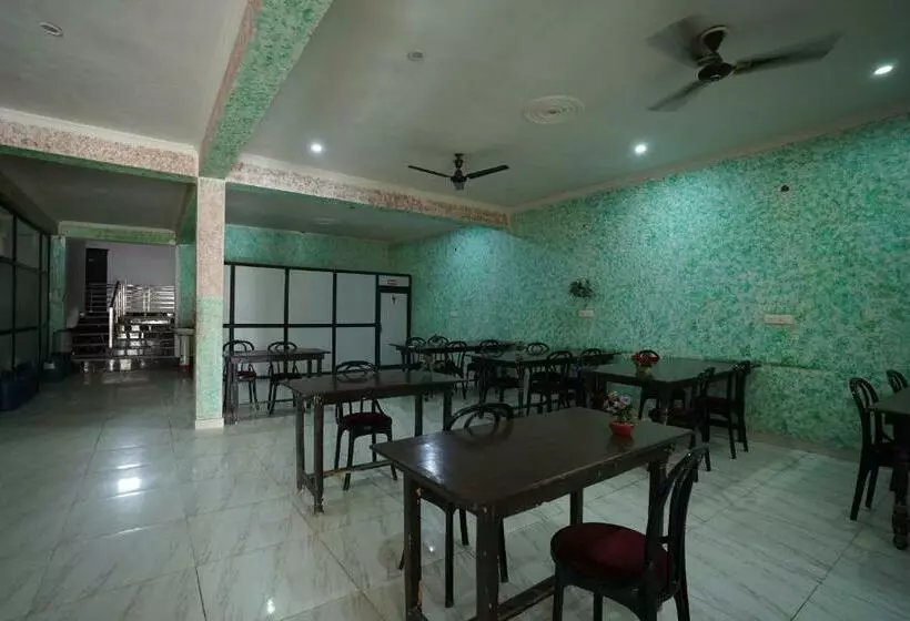 ホテル J R Place & Restaurant By Wb Inn