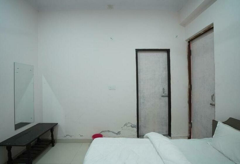 Hotel J R Place & Restaurant By Wb Inn