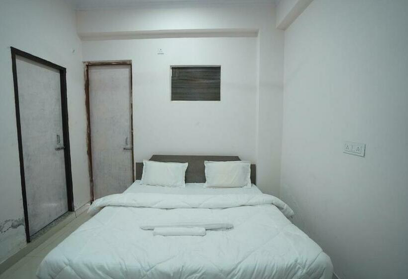 Hotel J R Place & Restaurant By Wb Inn