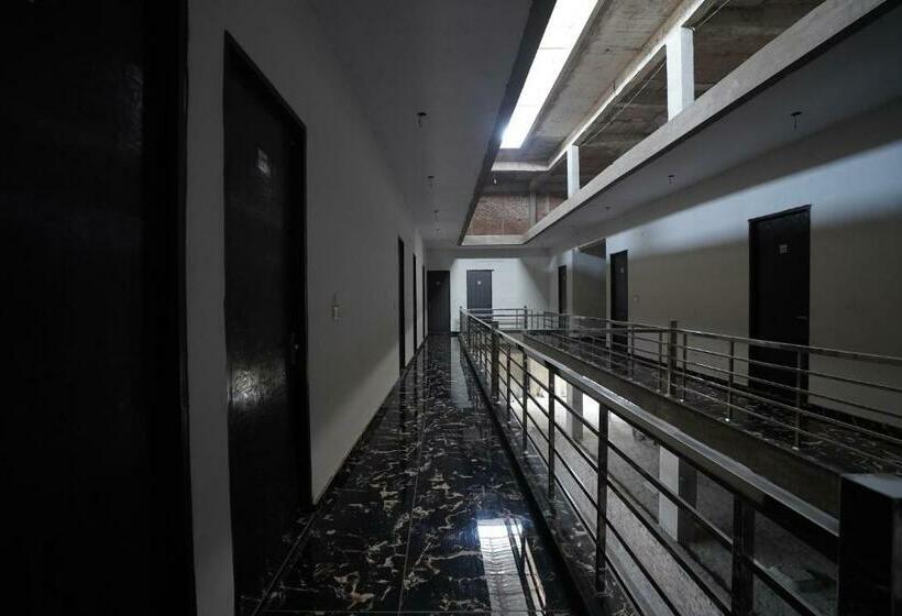 Hotel J R Place & Restaurant By Wb Inn