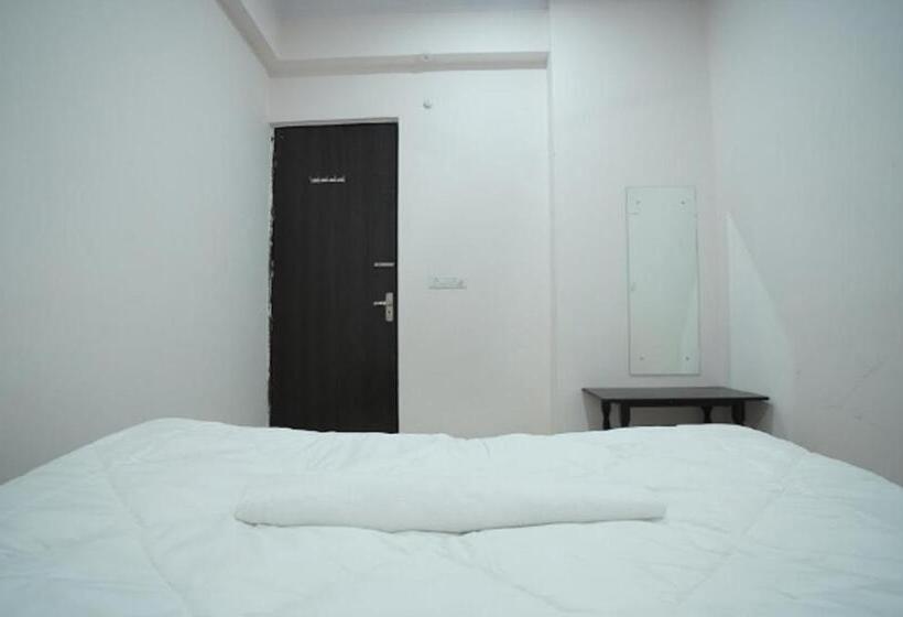 Hotel J R Place & Restaurant By Wb Inn