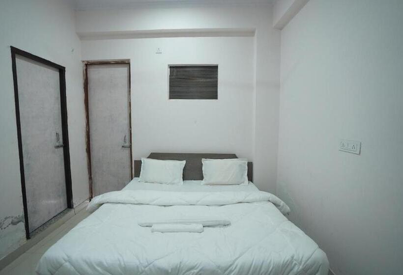 Hotel J R Place & Restaurant By Wb Inn