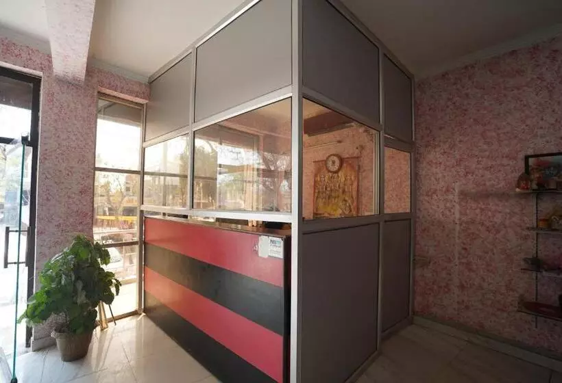 ホテル J R Place & Restaurant By Wb Inn