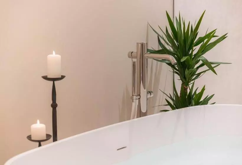 Naxi Suites